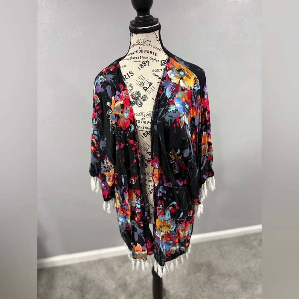 UMGEE Floral Tassel Kimono – Size Large - Picture 4 of 7